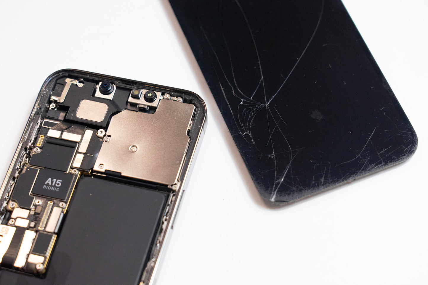 iPhone X screen replacement in factory quality - within 1 hour